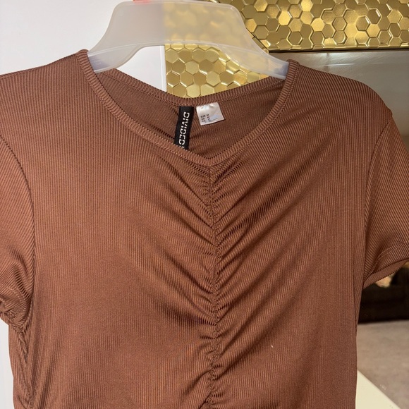H&M Divided Chestnut Ribbed Tee - Picture 4 of 6